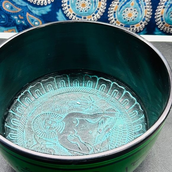 7" D/F Note Aluminum Cast Himalayan Singing Bowl - Picture 2 of 5